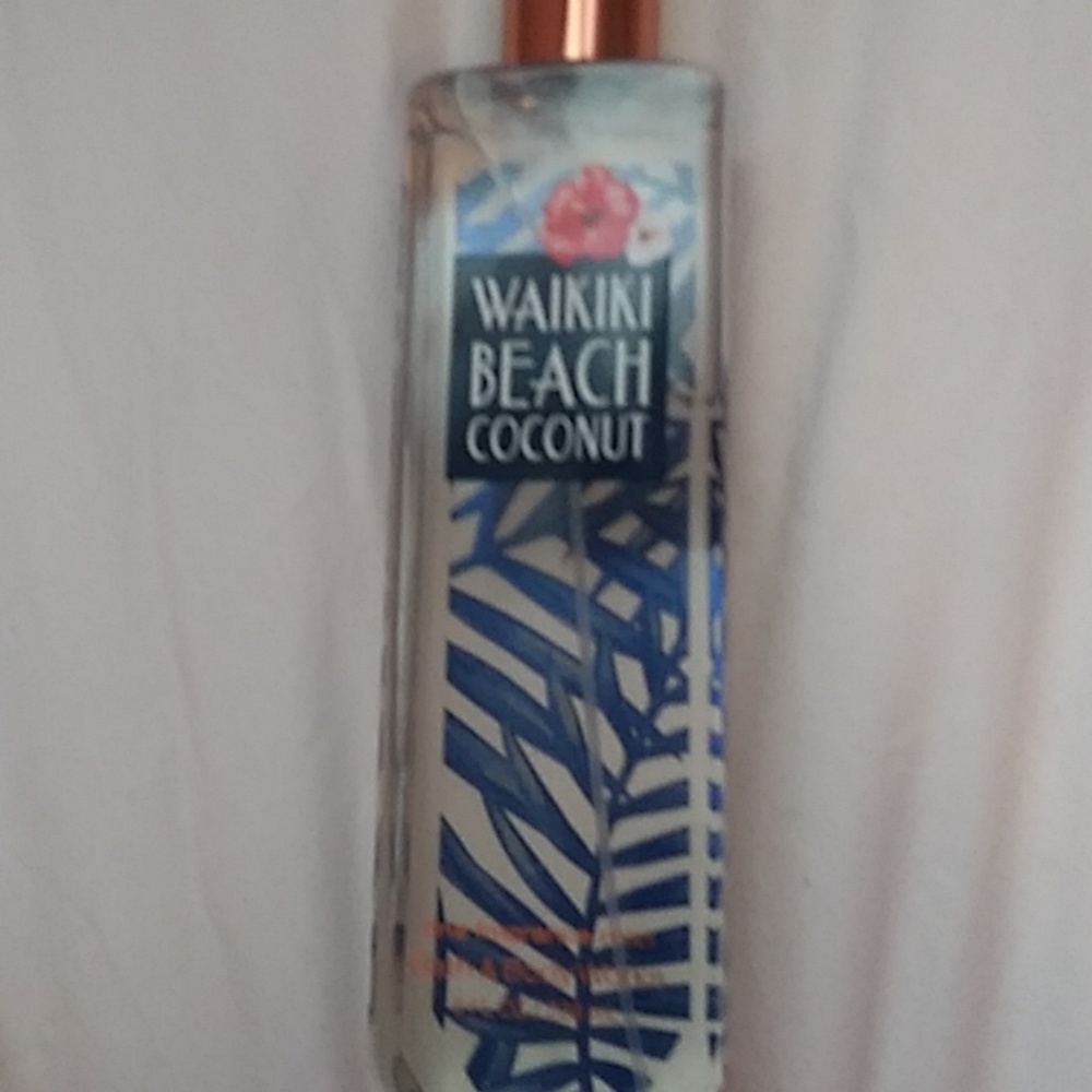 Bath & Body Works Waikiki Beach coconut body spray